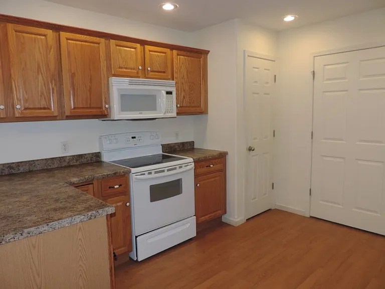 19550 Lenox Ln — Photo 3