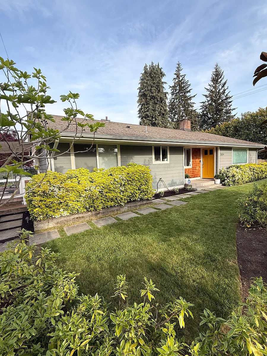 Building Photo - 15854 12th Ave SW