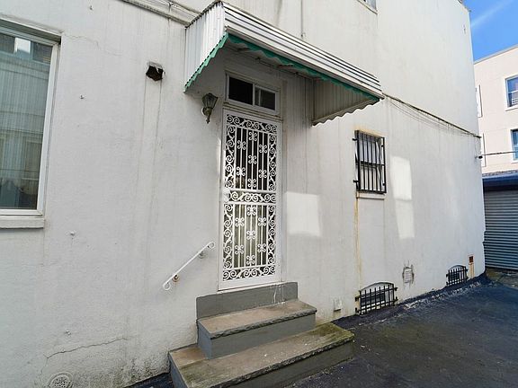 4th image of 104 Bay 38 St