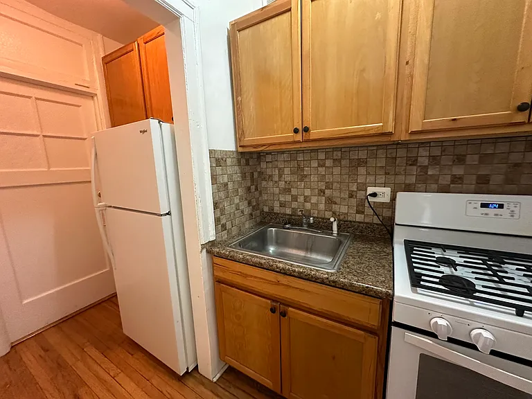 1369 W Estes Ave #2J — Photo 1