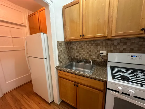 1369 W Estes Ave APT 2J, Chicago, IL 60626
