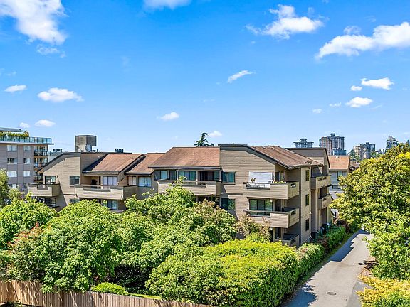 3rd image of 1340 Duchess Ave #403