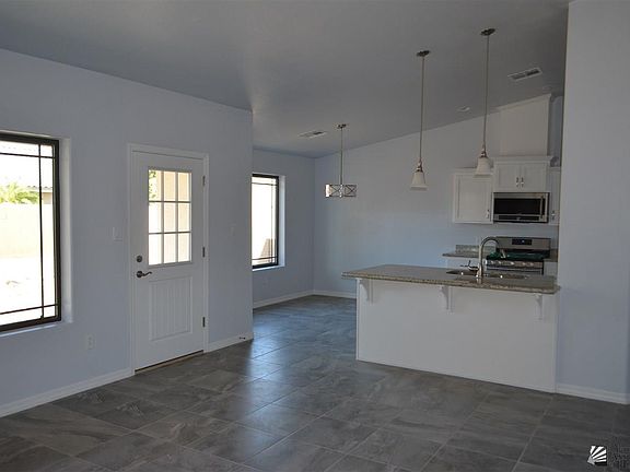 4th image of 393 N Amarely Ave
