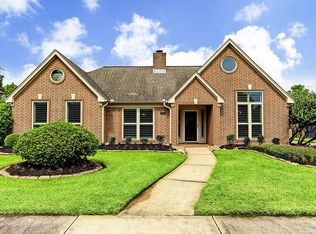 2112 Birdie Ct, Pearland, TX 77581