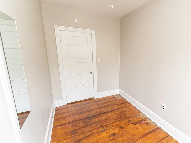 1109 N Division St — Photo 38