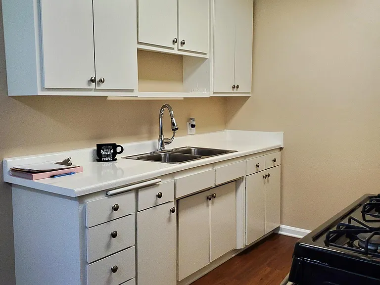 Tustin Garden Apartments — Photo 25