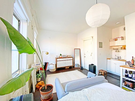 2nd image of 77 Halsey St #2R
