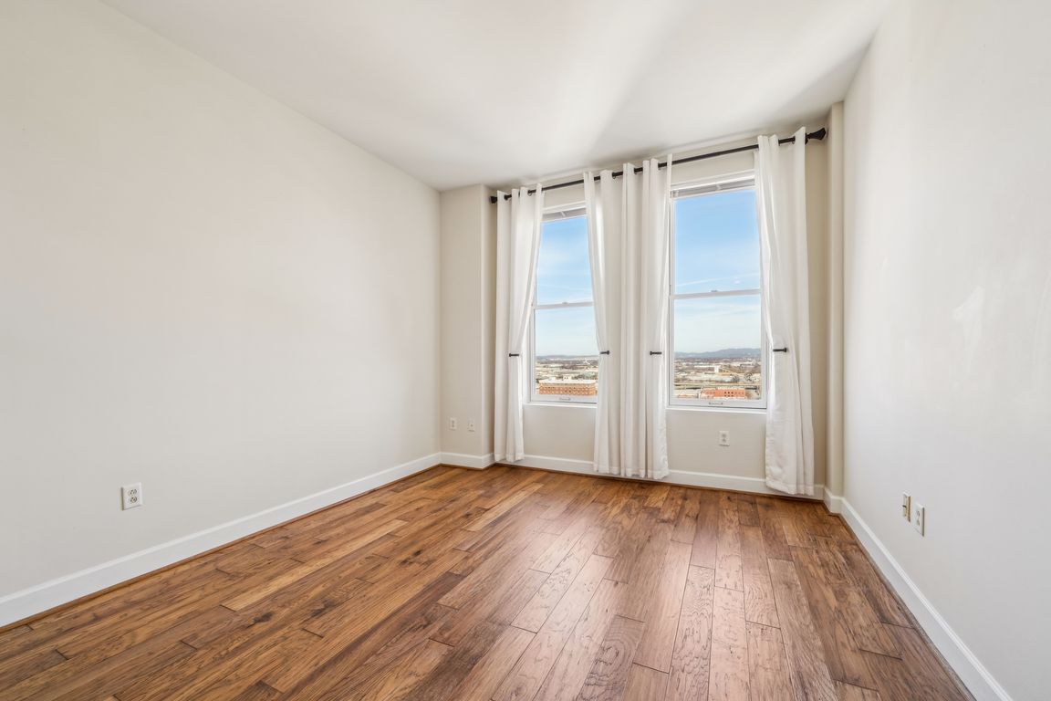 2nd Ave N-015