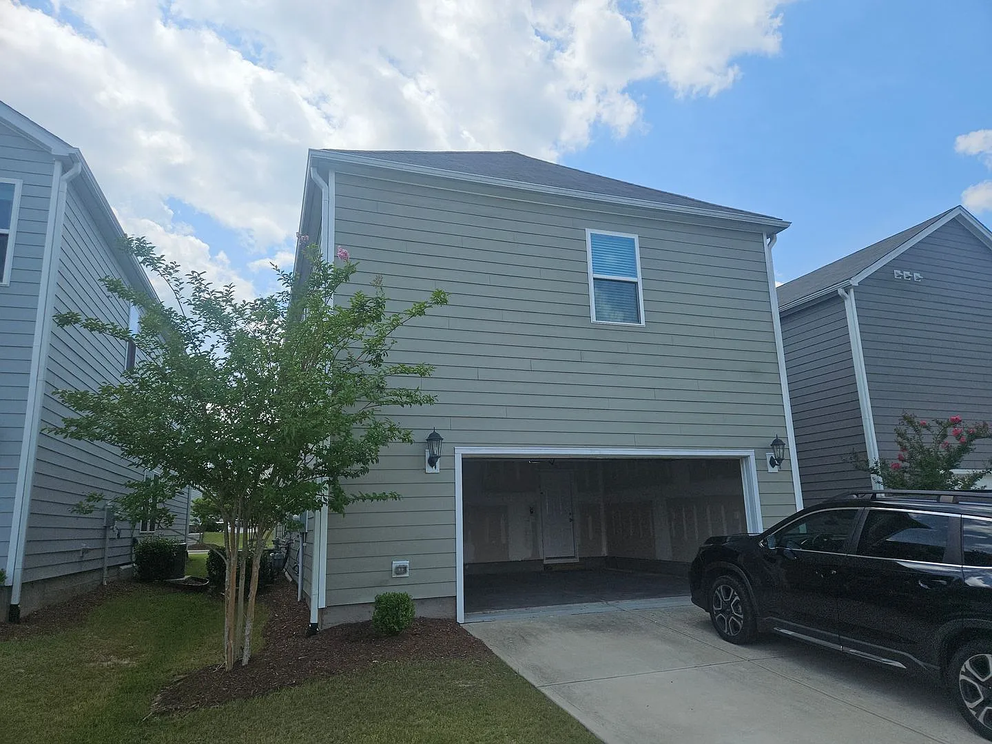 Gorgeous 3Br 2.5Ba Home in Cary! Available Now! — Photo 3