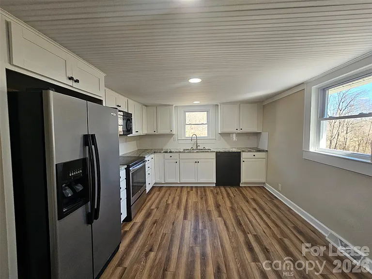 208 W Main St — Photo 7