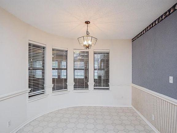 4th image of 340 La Quinta Cir N