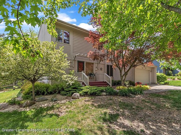3rd image of 1153 Cliffdale Dr