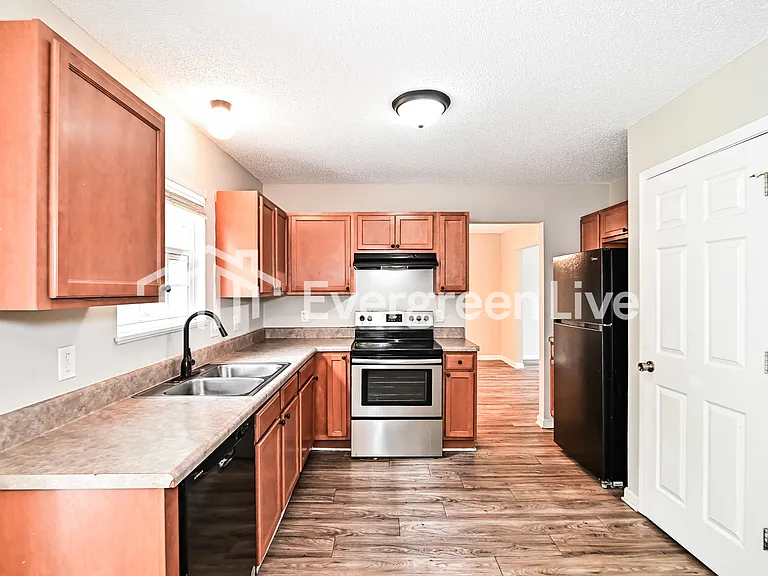 2283 Wilkinson Dr — Photo 2