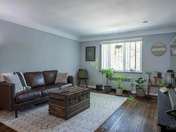 4th image of 1735 Sutton Ave