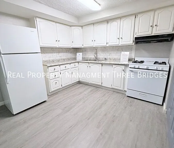 28 Redwood Dr — Photo 5