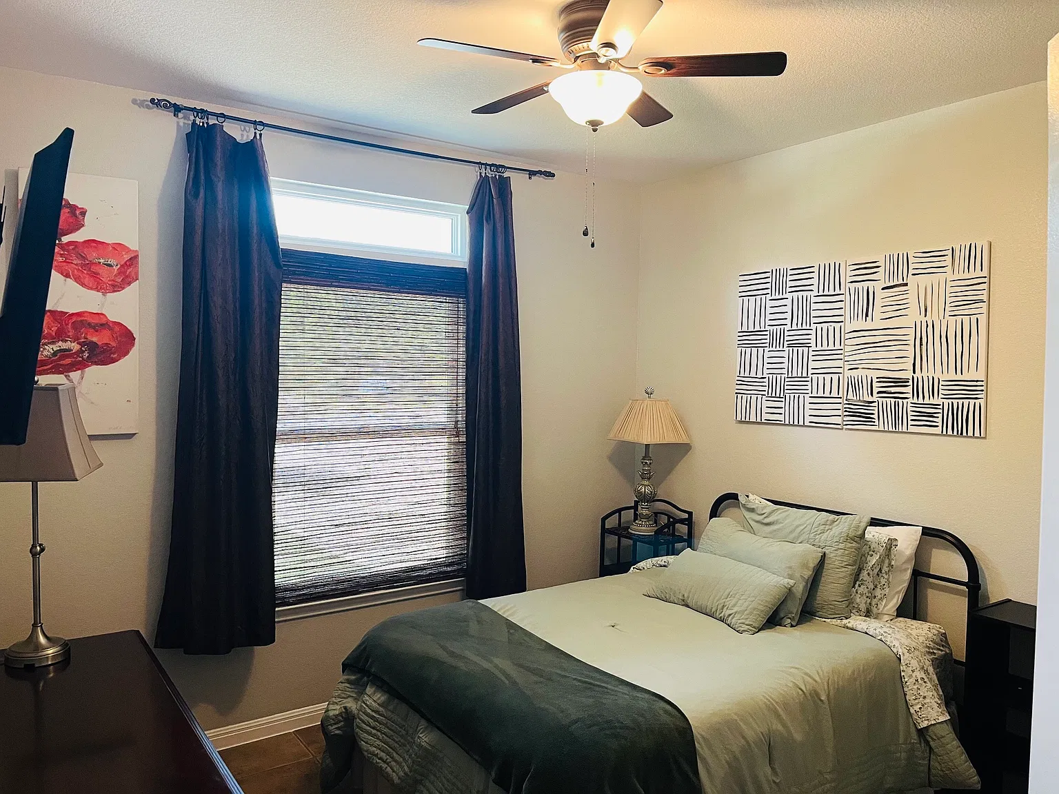 611 Newport Dr — Photo 2
