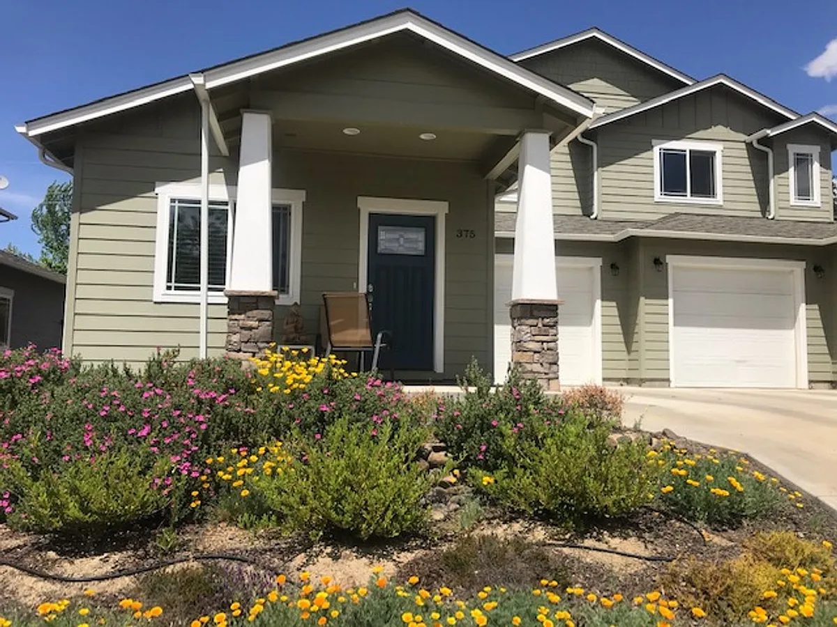 Building Photo - 375 Stoneridge Ave
