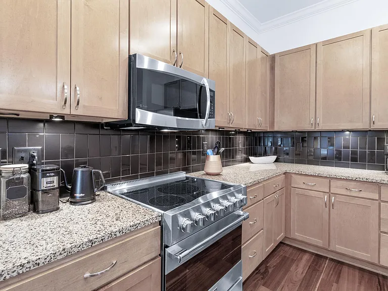 129 Walnut St #105 — Photo 4