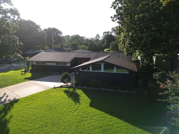 427 Riverview Cir, Florence, AL 35630