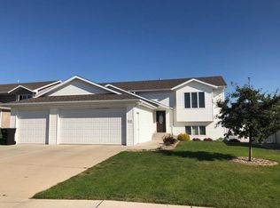 1335 6th St E, Dickinson, ND 58601