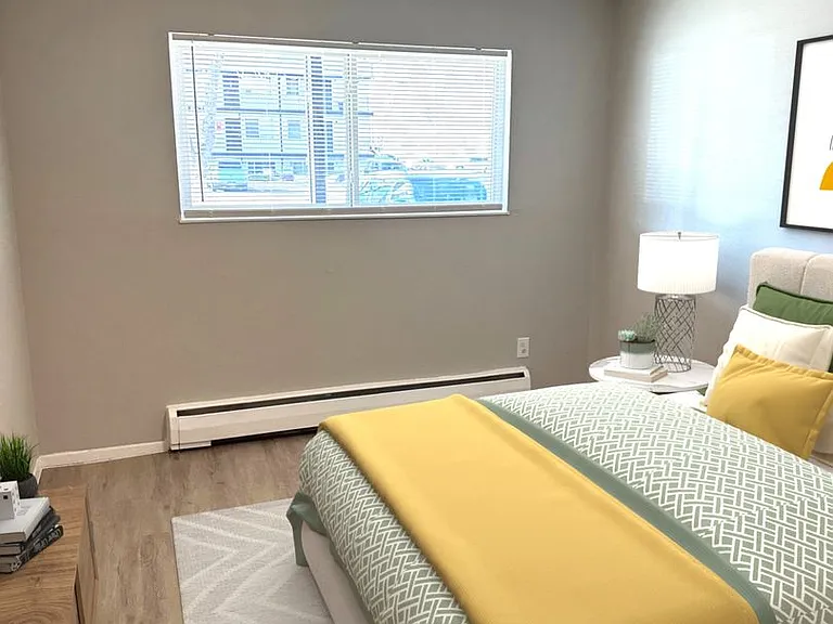 1415 S Corona Ave. — Photo 7