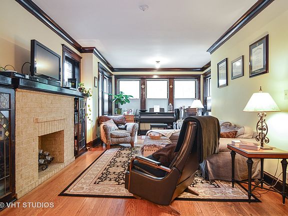 3rd image of 2318 W Winnemac Ave