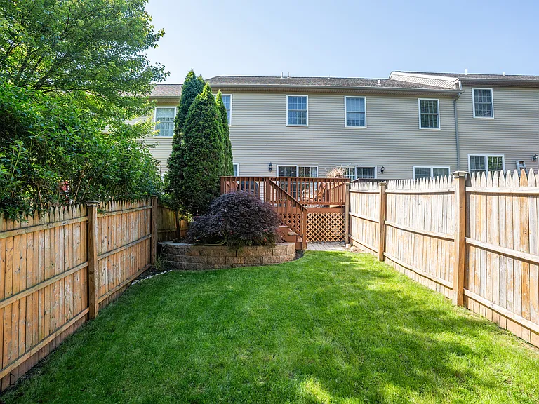 1019 Ford St — Photo 32