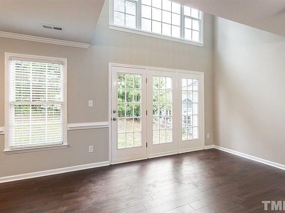 4th image of 32 Lake Village Dr