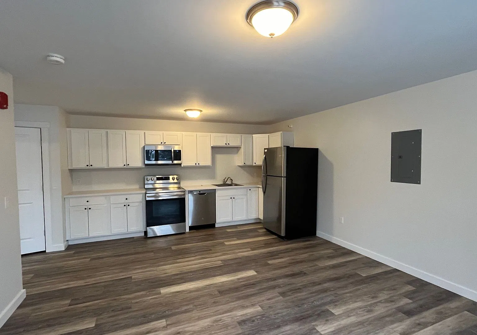 72 Upper Main Street — Photo 4
