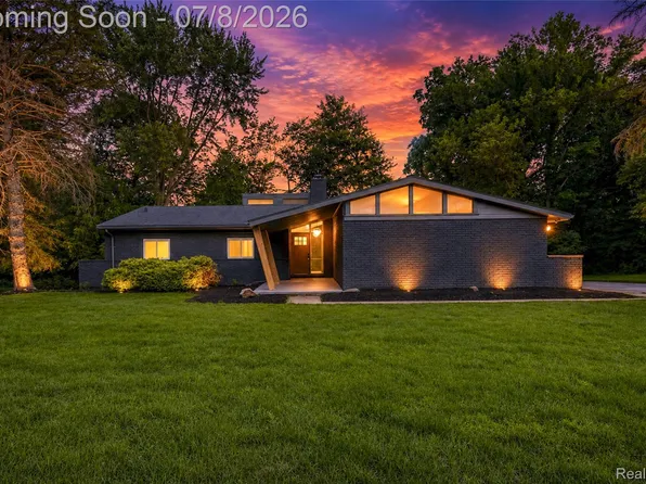 4469 Chamberlain Dr, Bloomfield Hills, MI 48301