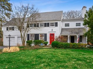 1042 Pontiac Rd, Wilmette, IL 60091