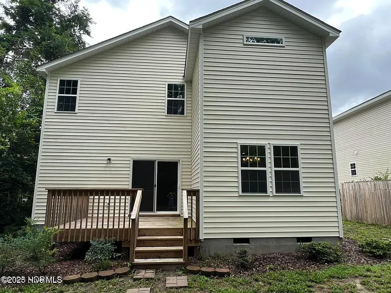 1050 W Indiana Ave — Photo 29