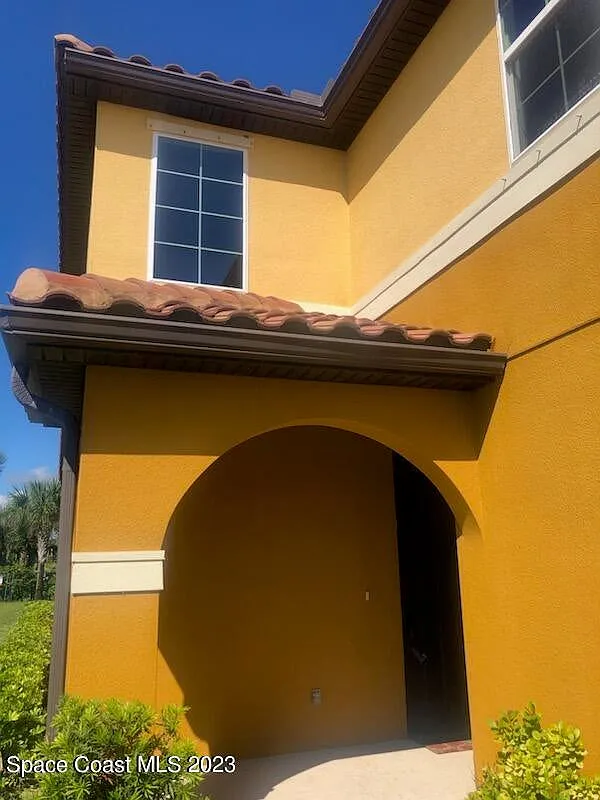 3 bed, 2.5 bath, 2427 sqft, $3,000 — Photo 3
