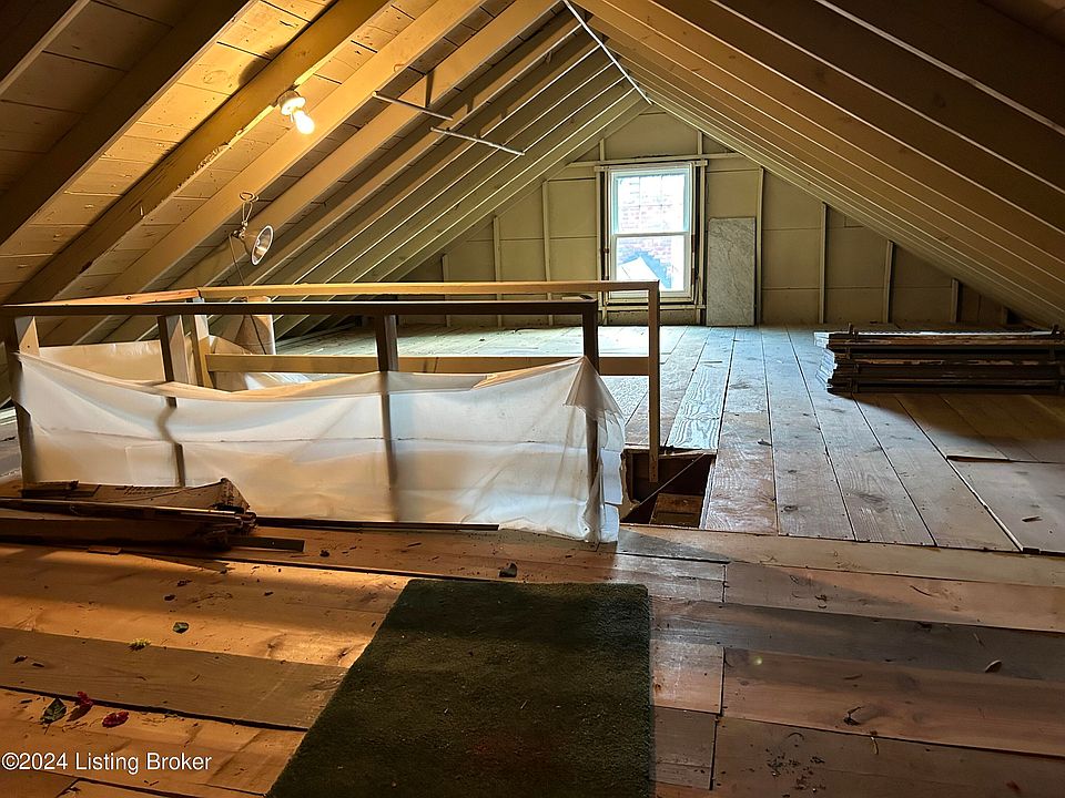2nd image of 2146 Emerson Ave