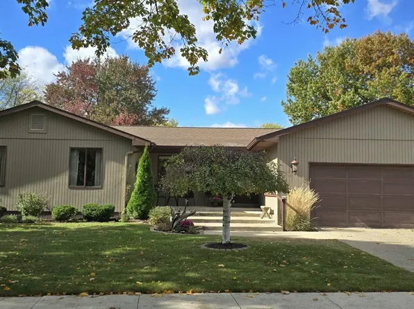 621 Ashwood Dr, Flushing, MI 48433