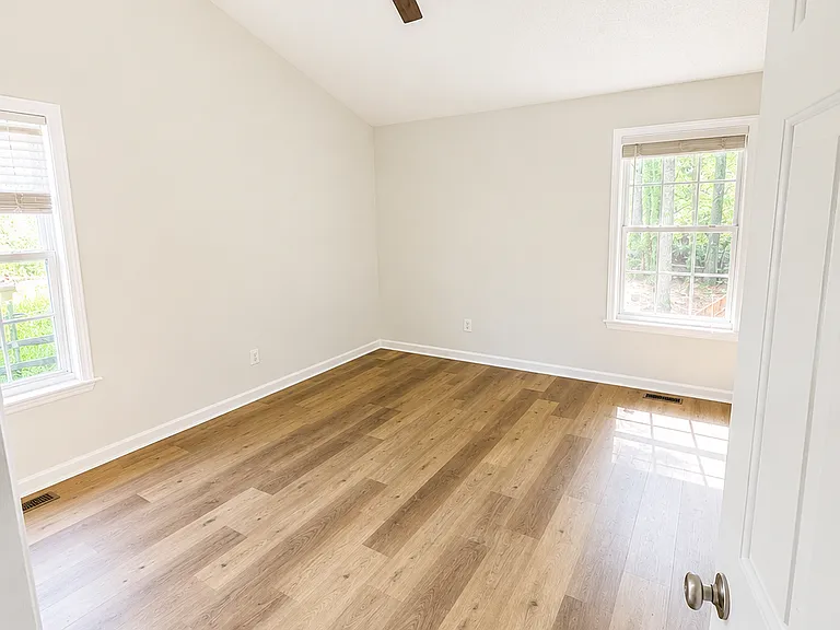 225 Harvester Dr — Photo 8