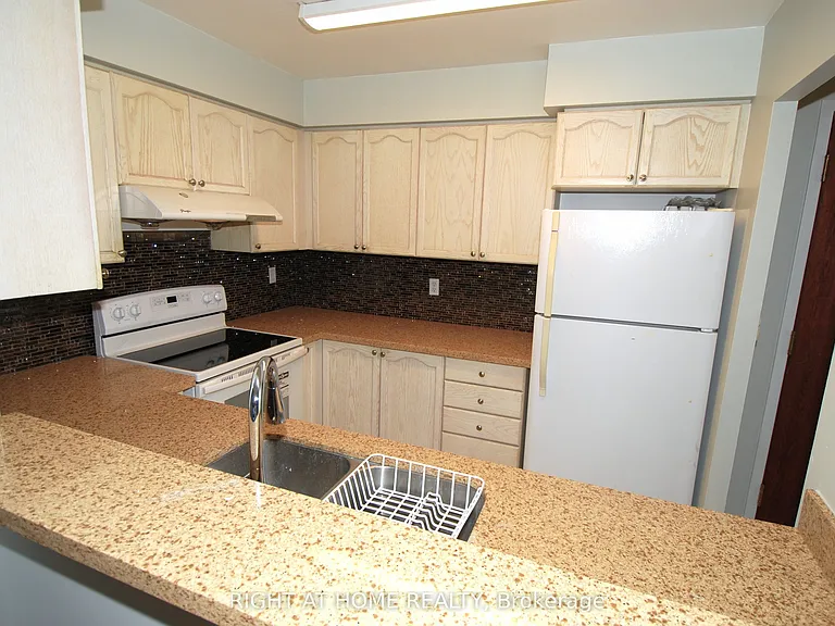 39 Pemberton Ave #1009 — Photo 7