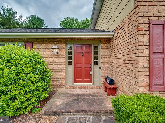 4th image of 704 Millwood Dr
