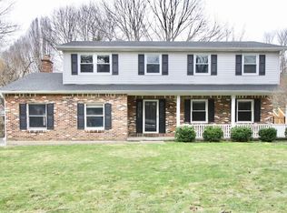 17 Wellington Ln, Orchard Park, NY 14127