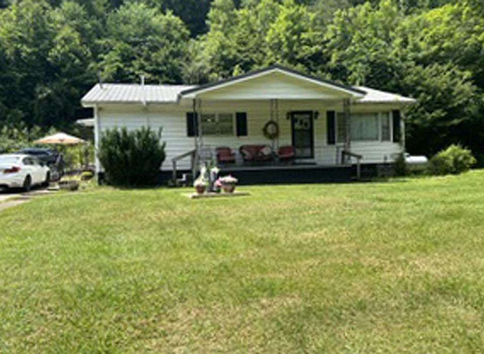 1st image of 90 Glen Dr