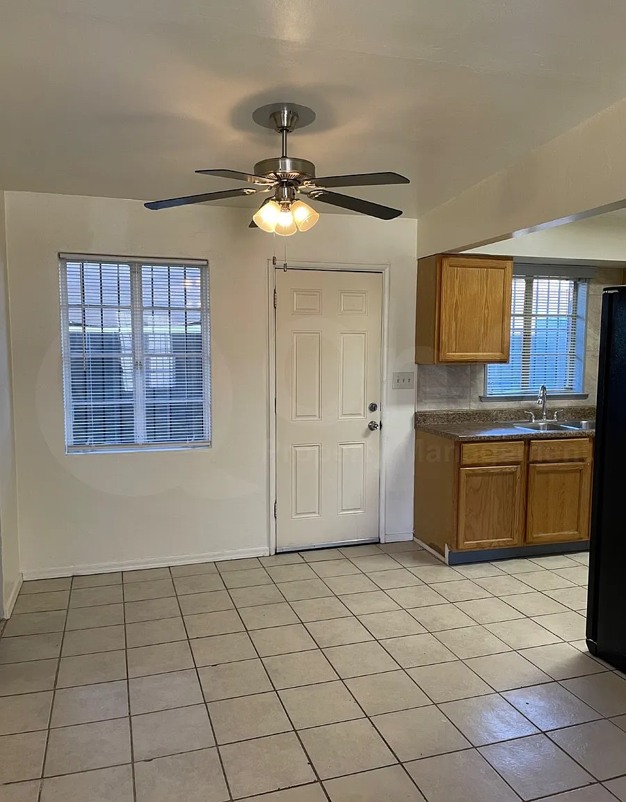 3 bed, 2.0 bath, 820 sqft, $1,150 — Photo 4