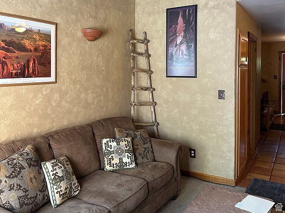 4th image of 3345 E Fairway Loop