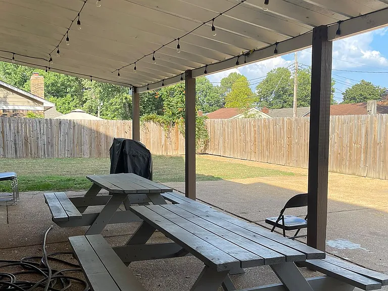 2914 S Mendenhall Rd — Photo 34