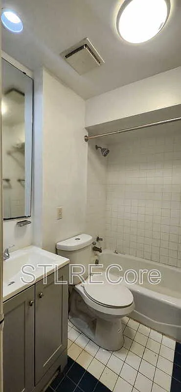 Building Photo - 2415 S 10th St #A