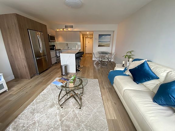 4th image of 801 Brickell Bay Dr APT 469