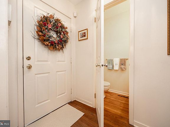 5th image of 605 Durham Ct #605