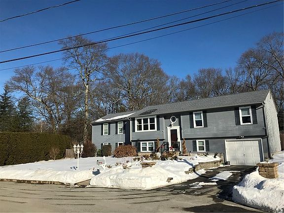 2nd image of 31 Oakridge Dr