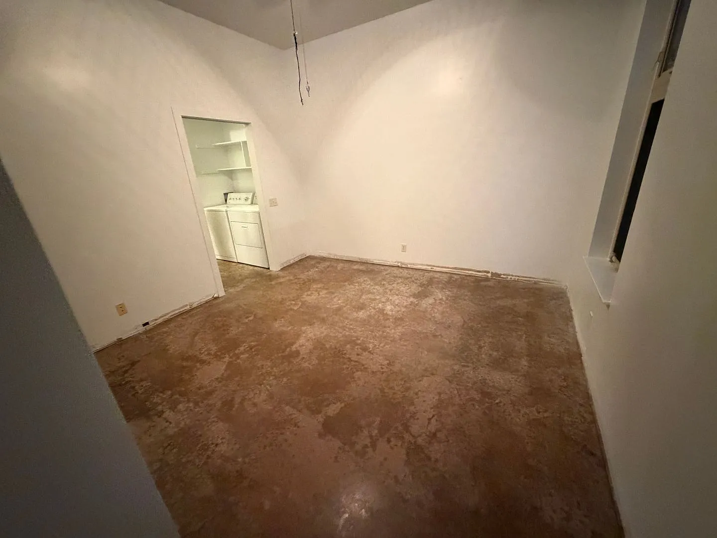 Modern gated 1 bedroom — Photo 2