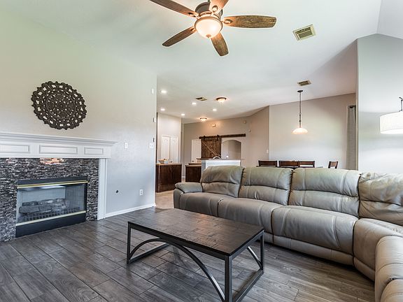 4th image of 10850 White Oak Point Ct