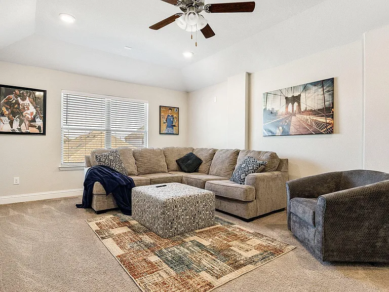 2072 Olivereta Dr — Photo 15